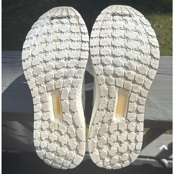 Adidas Women’s Ultra Boost 20 Cloud White Gold Metallic Heel (Size: 7.5) EUC - Picture 11 of 17